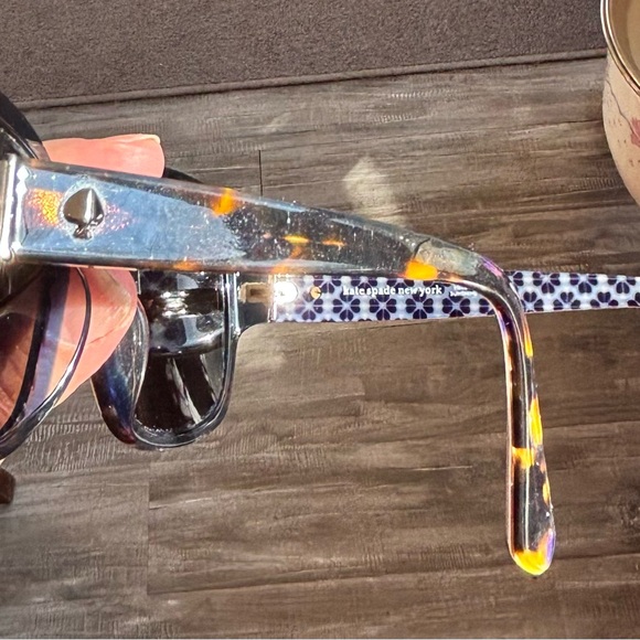 Kate Spade Sunglasses with case - Picture 8 of 15